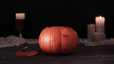Halloween-Kürbis-mit-scary-Gesicht