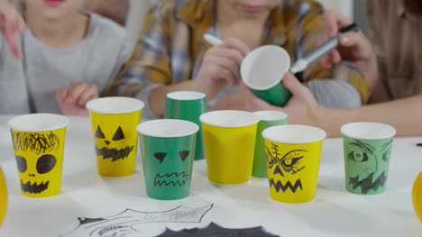 Handgemachte-Halloween-Tassen