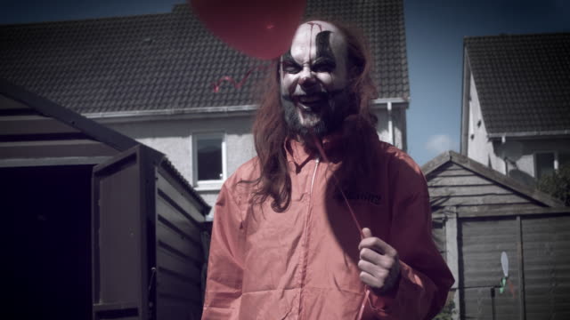 4k-Halloween-Horror-Clown-Man-Posing-Evil