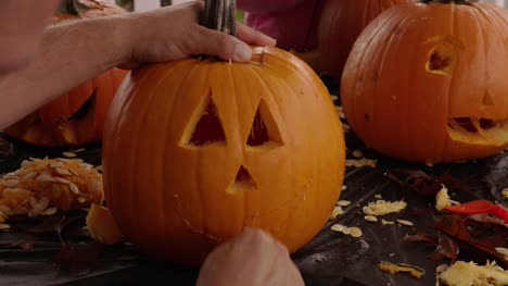 Carving-jack-o-lantern-pumpkin-for-Halloween