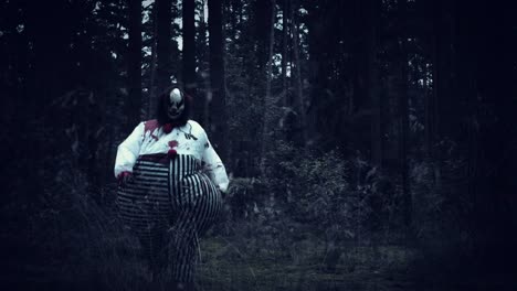 4K-Halloween-Horror-Clown-im-Wald-wandern