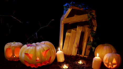 Halloween-Friedhof,-Kerzen-und-Jack-o-Laterne