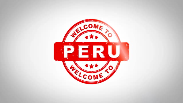 Willkommen-in-PERU-unterzeichnet-Stanzen-Holz-Stempel-Textanimation.-Roter-Tinte-auf-Clean-White-Paper-Oberfläche-Hintergrund-mit-grünen-matten-Hintergrund-enthalten.