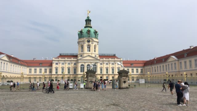 Schloss-Charlottenburg-in-Berlin---Deutschland.