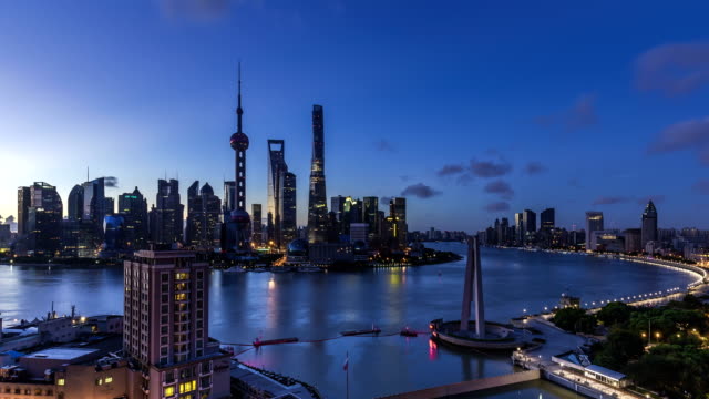 4K-Time-lapse-of-Shanghai-skyline-and-cityscape-at-dawn