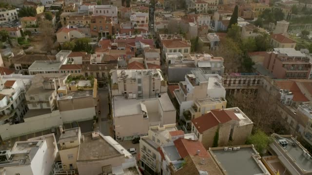Vista-aérea-del-templo-del-Partenón-en-colina-de-la-Acrópolis-y-la-ciudad-de-Atenas.