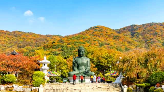 Timelapse-of-Autumn-at-Seoraksan-National-Park,-South-Korea