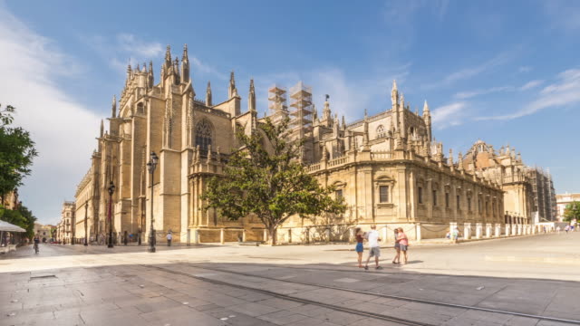 Timelapse-seville-city-and-sevile-cathedral-in-summer,Spain