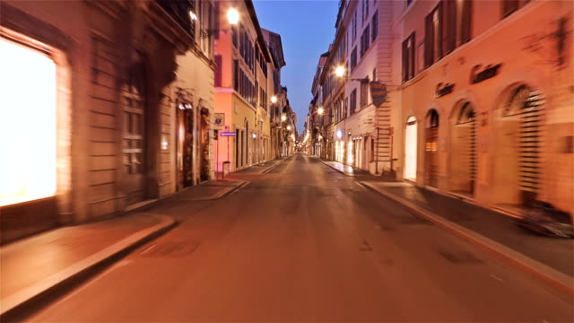 La-Via-Del-Corso,-la-principal-calle-en-centro-de-Roma,-Italia---lapso-Hyper.