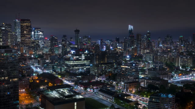 Ciudad-noche-Toronto-horizonte-coches
