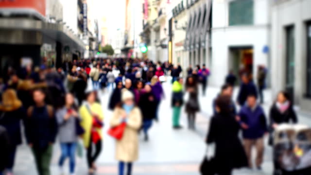 Menschen-auf-den-Straßen-von-Madrid.-Out-of-Focus.-Slow-Motion.-Dreharbeiten-in-Spanien.
