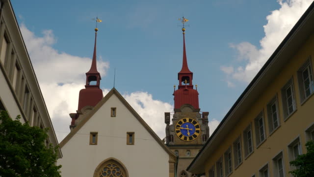 día-tiempo-Winterthur-ciudad-principal-de-la-iglesia-cámara-lenta-panorama-4k-Suiza