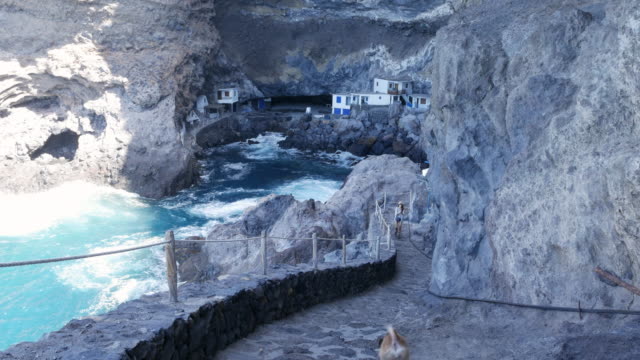 Cueva-pirata-Poris-de-Candelaria,-una-atracción-turística-escondida-cerca-de-Tijarafe