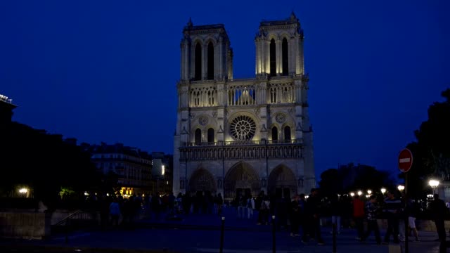 Frankreich,-Paris,-wie-der-Kathedrale-Notre-Dame-de-Paris-bei-Nacht.