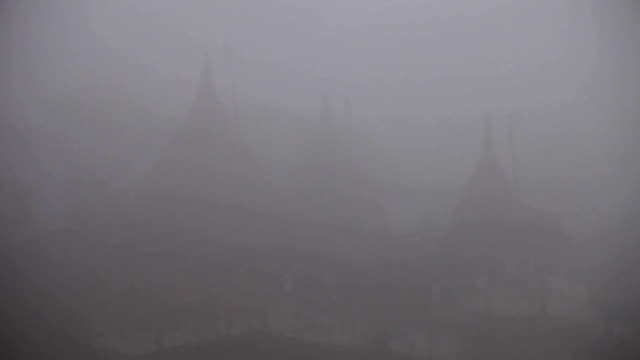Varanasí-Ghats-en-la-niebla