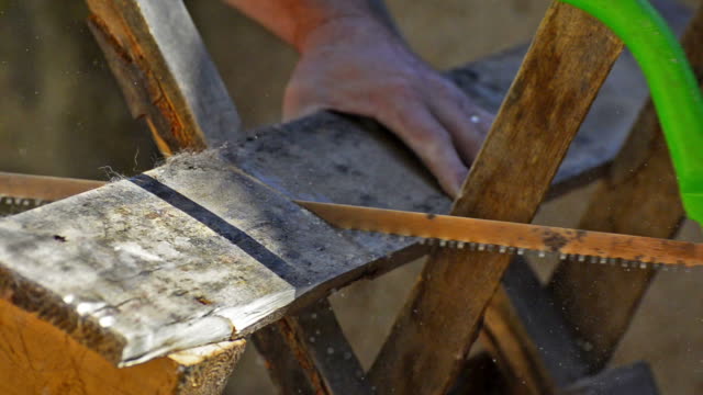 HD:-Carpenter-Sawing-the-Wood---Stock-Video-close-up