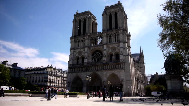 Tourist-at-cathedral-Notre-Dame-in-Paris,-France