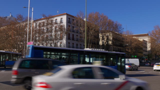 España-Madrid-día-soleado-metros-de-la-estación-principal-de-trenes-4-K-panorama