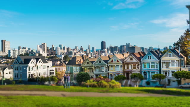 Time-lapse-with-Victorian-homes-on-Steiner-Street-with-the-San-Francisco-skyline-behind.
