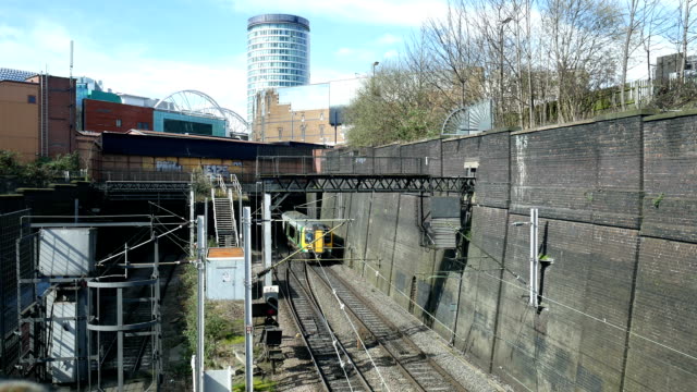 Zug-nach-Neu-Straße-Bahnhof-in-Birmingham,-England.