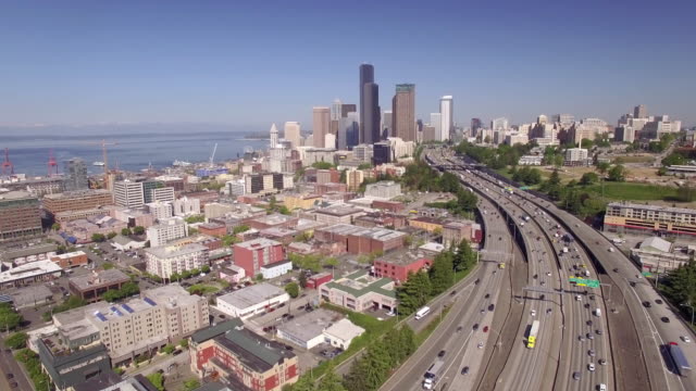 Rising-Aerial-of-Downtown-Seattle-Washington-with-Interstate-Freeway-and-Skyscraper-Buildings-in-Beautiful-Cityscape
