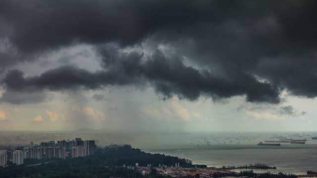 4-k-tiempo-transcurrido-desde-la-azotea-de-la-tormenta-de-lluvia-de-Costa-de-Singapur