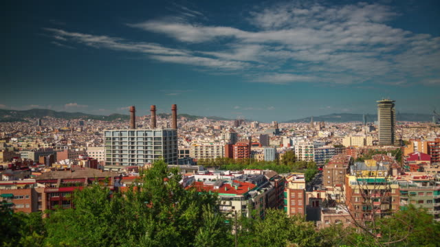 Spanien-Sommer-Tag-Barcelona-Montjuic-Berg-Stadtpanorama-4k-Zeitraffer