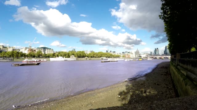 Thames-River,-St.-Paul’s-Cathedral,-Time-Lapse,-London