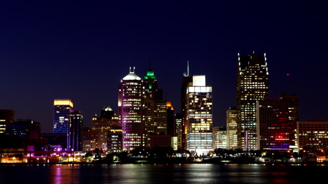 Timelapse-of-the-Detroit,-Michigan-skyline-at-night