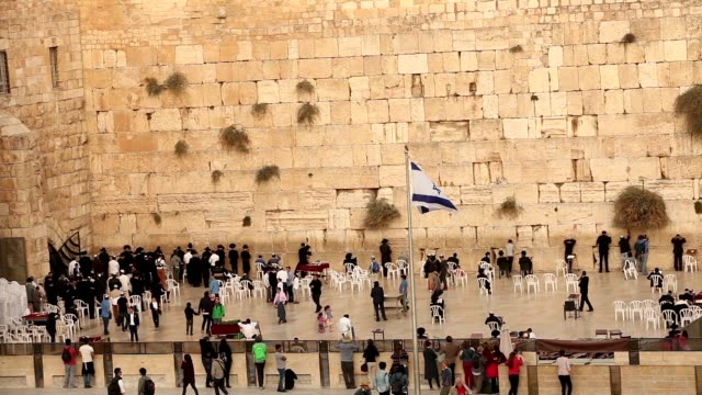 Jerusalem,-Western-Wall,-people-in-the-area,-a-lot-of-people,-people-pray-at-the-stone-wall,-wailing-wall,-Israel-flag,-religion,-top-shooting,-view-from-above