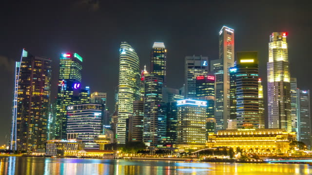 Singapore-Marina-Bay-City-Wolkenkratzer-Nacht-Panorama-4k-Zeitraffer