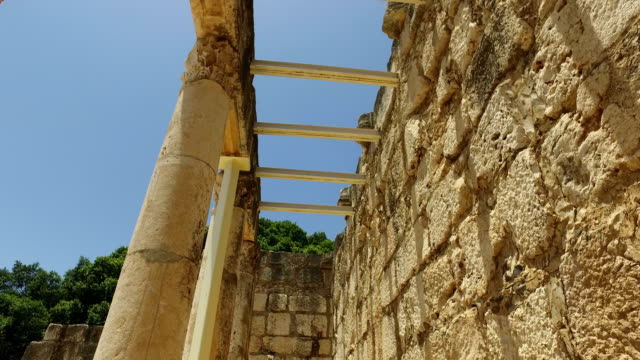 Überreste-des-Daches-im-alten-Tempel-in-Israel