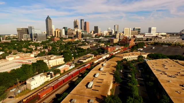 Skyline-de-Atlanta-Georgia-Rush-hora-tráfico-atardecer-centro-ciudad
