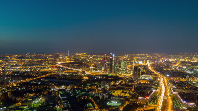 Russland-Nacht-Zeit-Sonnenuntergang-Himmel-Moskau-Stadtbild-Verkehr-Straße-Panorama-4k-hyper-Zeitraffer