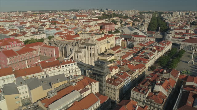 Portugal-sonnigen-Tag-Zeit-Lissabon-Stadtbild-alten-Carmo-Kirche-aerial-Panorama-4k