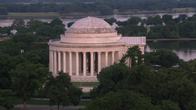 Aerial-view-of-the-Jefferson-Memorial.