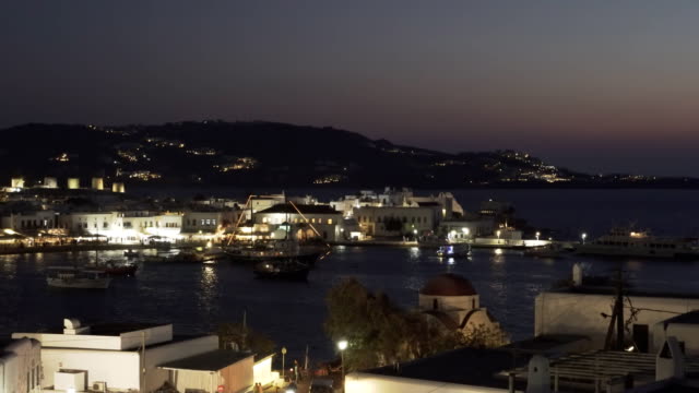 Nacht-Pfanne-von-Chora-auf-der-Insel-Mykonos,-Griechenland