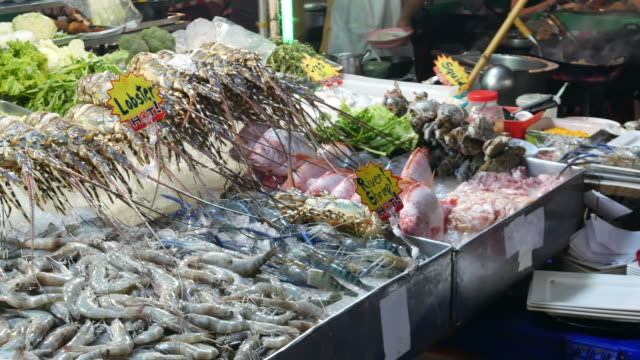 Küche-und-Meeresfrüchte-in-Chinatown-von-Bangkok