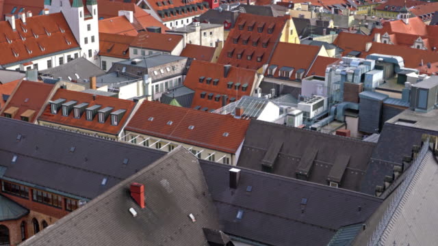 Vista-aérea-de-los-tejados-rojos-en-casco-antiguo,-Múnich,-Alemania