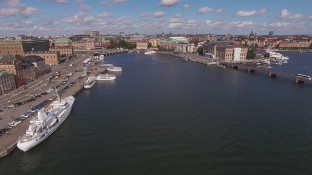 Aerial-view-of-Stockholm-city-center.-Flying-over-canal-in-downtown-Stockholm,-Sweden