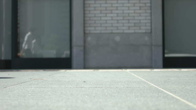 Slowmotion---Pendler-Menschen-Bürgersteige-Sommer-Tokio
