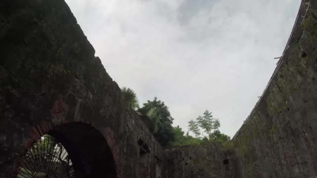 16.-Jahrhundert-ummauerten-Stadt-Reliquien-und-Reste-von-Miguel-Lopez-de-Legazpi-gegründet.-Kamerafahrt