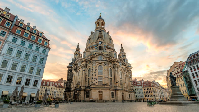 Lapso-de-tiempo-de-Dresden-Alemania-4K,-ciudad-horizonte-sunrise-timelapse-en-la-iglesia-Frauenkirche