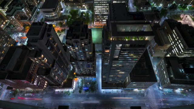 Im-Stadtzentrum-gelegenes-Toronto-Nacht-auf-dem-Dach-anzeigen