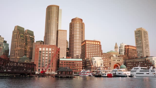 Die-Skyline-der-Stadt-Boston-bei-Sunrise-Massachusetts-USA