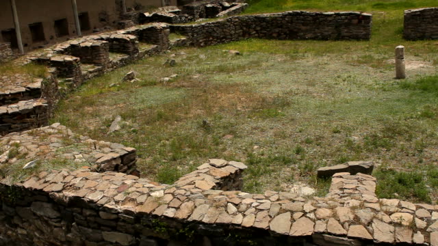 Round-construction-in-archaeological-Wari-site
