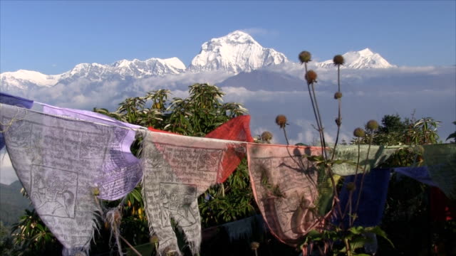 Prayer-flags-with-Himalayas
