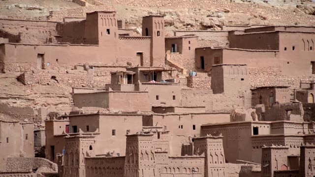 Die-Wände-und-Gebäude-der-größten-kasbah-und-ksar-von-Marokko