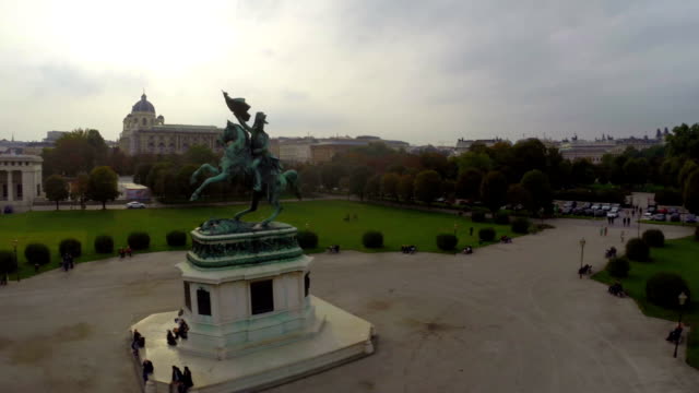 Heldenplatz-of-Hofburg-Palace-in-Vienna,-president-of-Austria.-Beautiful-aerial-shot-above-Europe,-culture-and-landscapes,-camera-pan-dolly-in-the-air.-Drone-flying-above-European-land.-Traveling-sightseeing,-tourist-views-of-Austria.