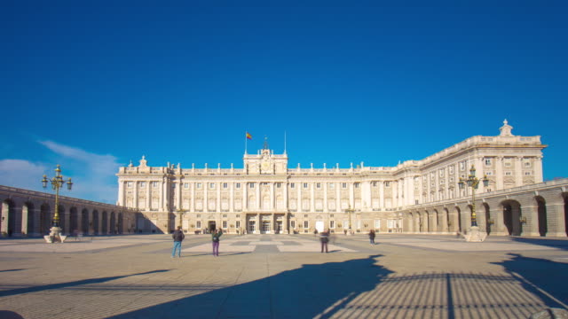 Luz-solar-palacio-real-de-Madrid-panorama-4-K-lapso-de-tiempo-de-España
